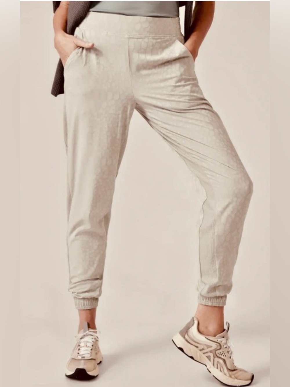 Athleta Light Beige Jogger Pants with Subtle Texture, Pockets. Good Condition